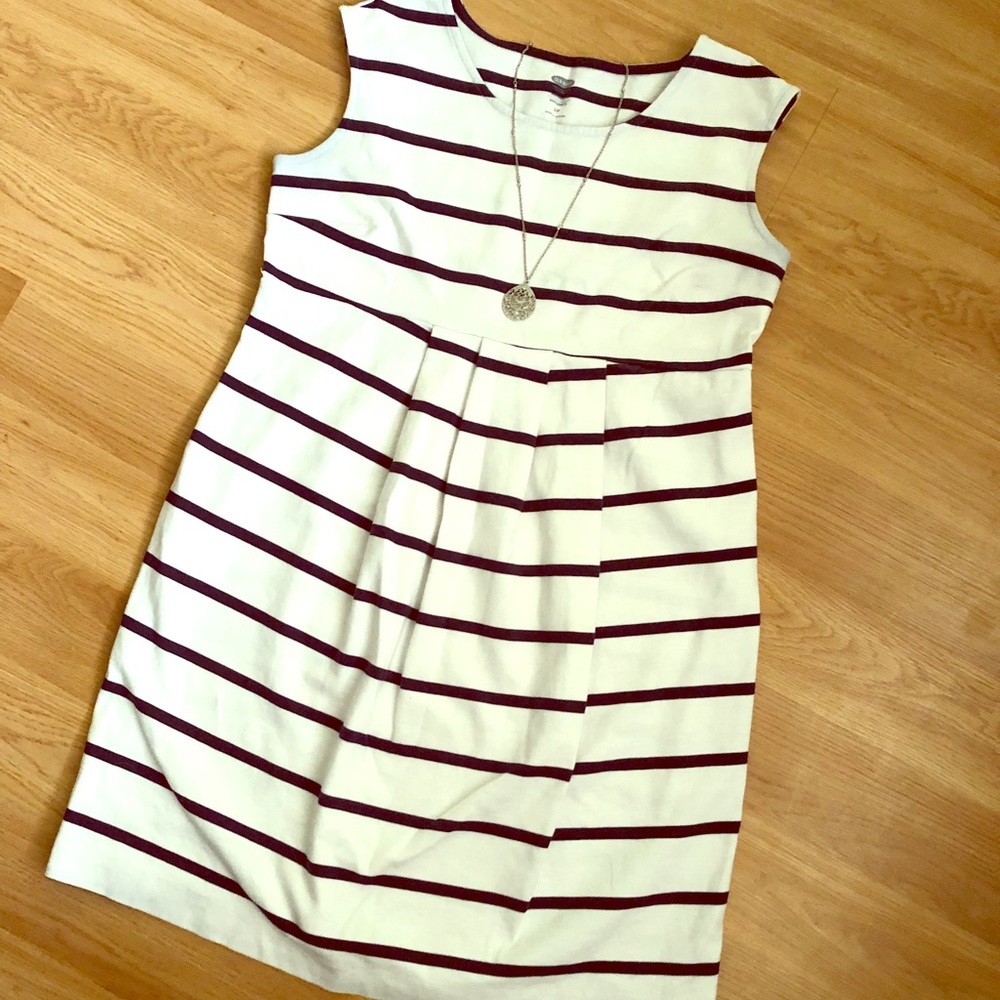 Old Navy Striped Maternity Dress💙
